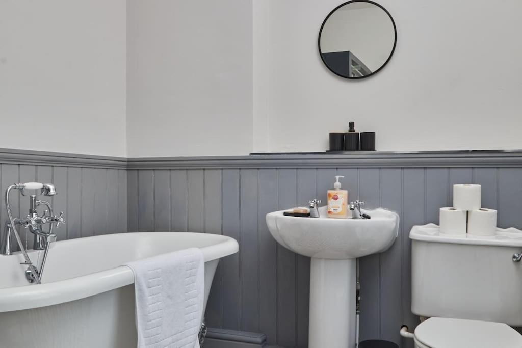 Cosy 3-Bedroom House In Seaham - Street Parking Εξωτερικό φωτογραφία