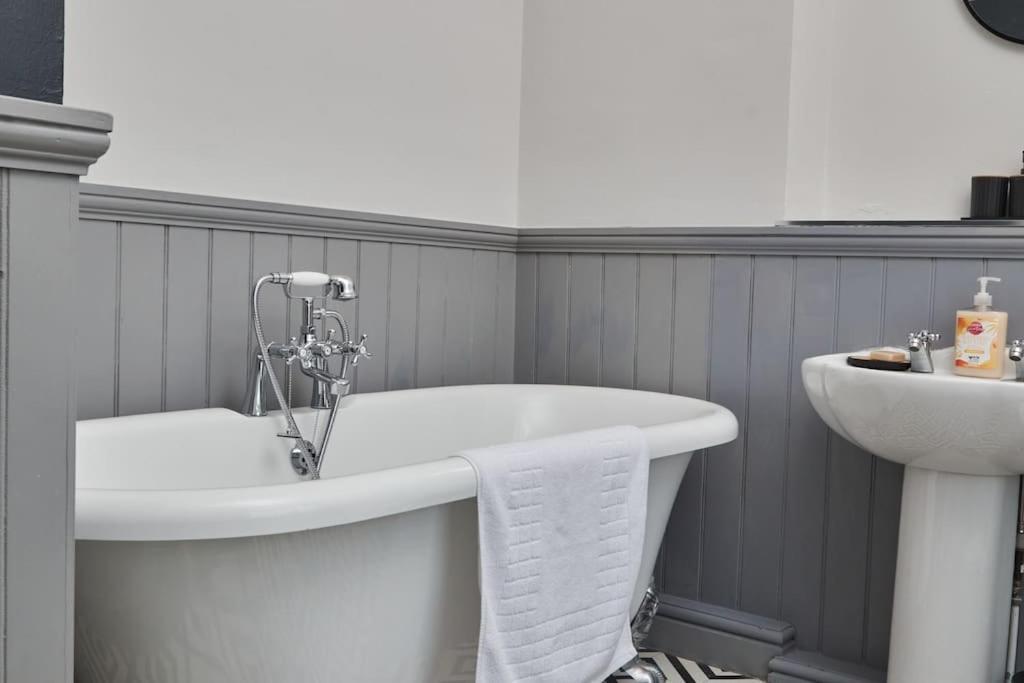 Cosy 3-Bedroom House In Seaham - Street Parking Εξωτερικό φωτογραφία